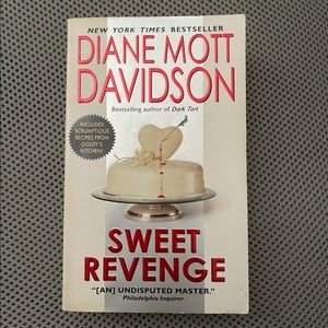 Sweet‎ Revenge - Diane Mott Davidson paperback